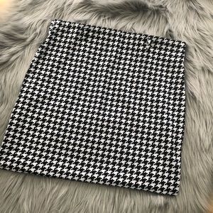 Houndstooth pencil skirt with belt loops!